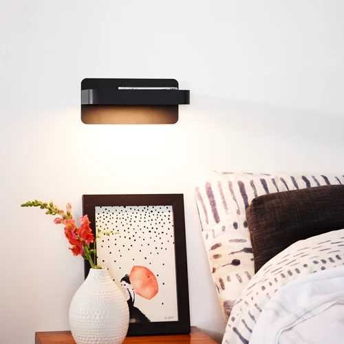 Lucide ATKIN - Lampe de chevet / Applique mural - LED - 1x6W 3000K - Point de rechargement USB - Noir - ambiance 1